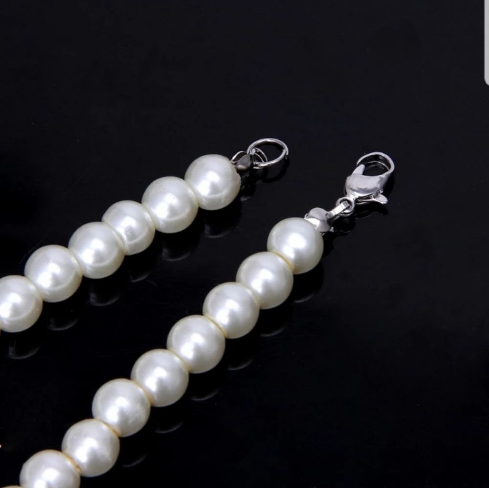 Elegant ivory white glass imitation pearl necklace - Picture 3 of 6